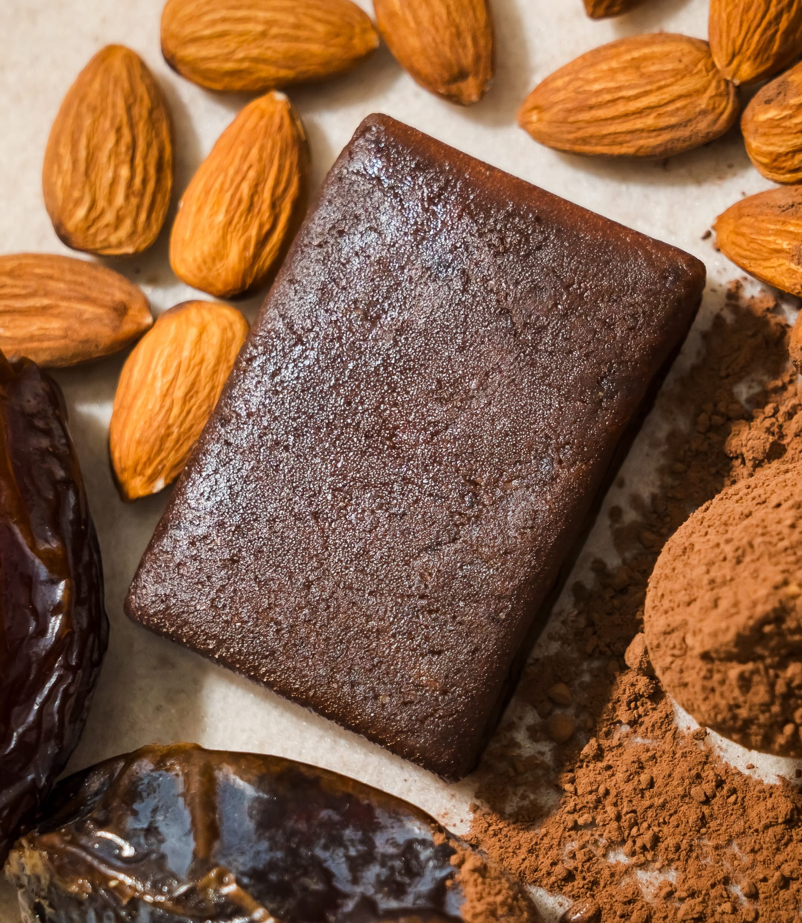 Barrita Delinuts Original entre almendras, dátiles y cacao en polvo